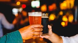En BGrup puede comprar al mejor precio cerveza Mahou para bares