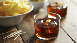 Comprar vermut online: mejore su oferta de aperitivos ahora que llega el calor