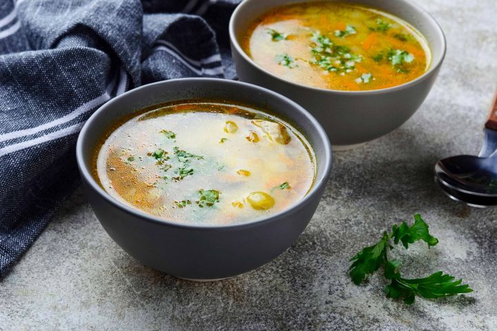 platos con caldo